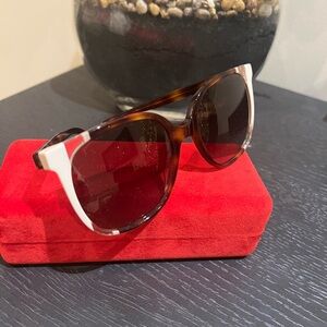 🔥🔥Carolina Herrera Sunglasses 🕶️